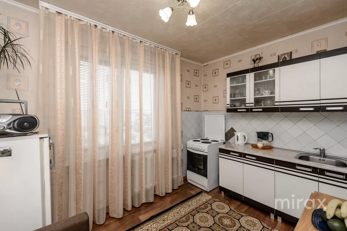 ул. Независимости, Ботаника